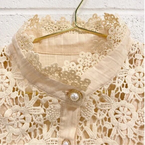 VICTORIAN BEAUTY Crochet Lace Mock Neck Pearl Button Down Blouse NEW - Picture 4 of 11